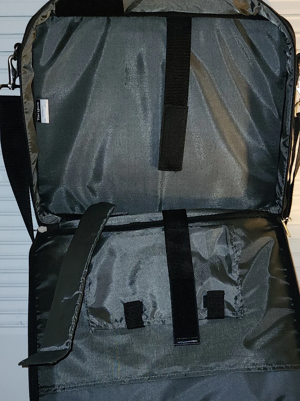 Targus Black Nylon Shoulder/Messenger Laptop Bag Padded Adjustable Strap
